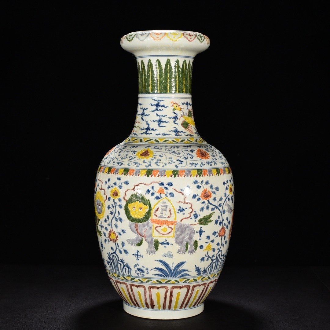 Ming Dynasty Chenghua lion and flower inverted bottle