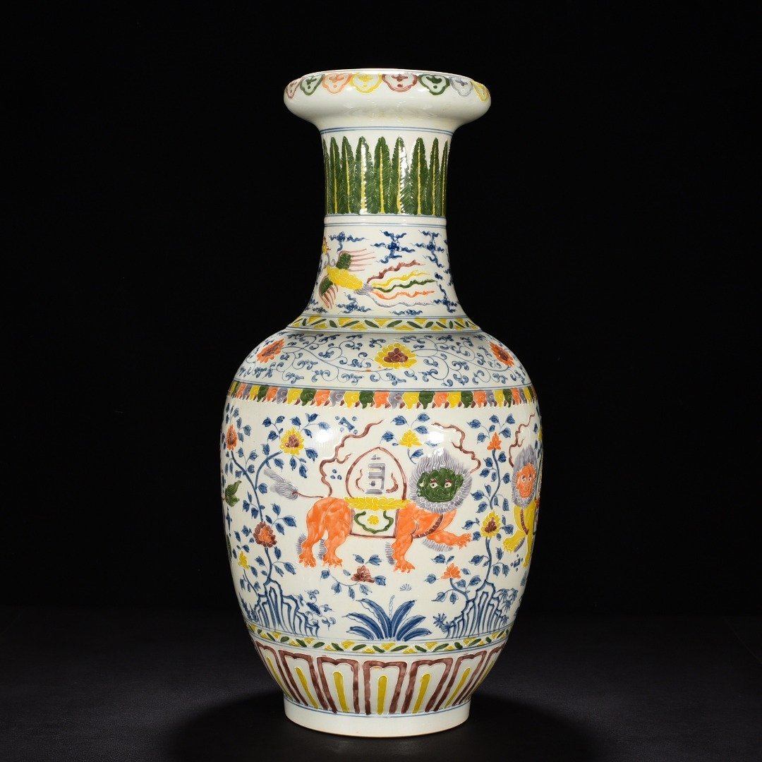 Ming Dynasty Chenghua lion and flower inverted bottle