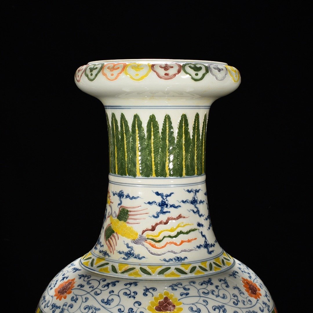 Ming Dynasty Chenghua lion and flower inverted bottle