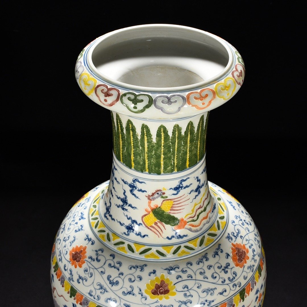 Ming Dynasty Chenghua lion and flower inverted bottle
