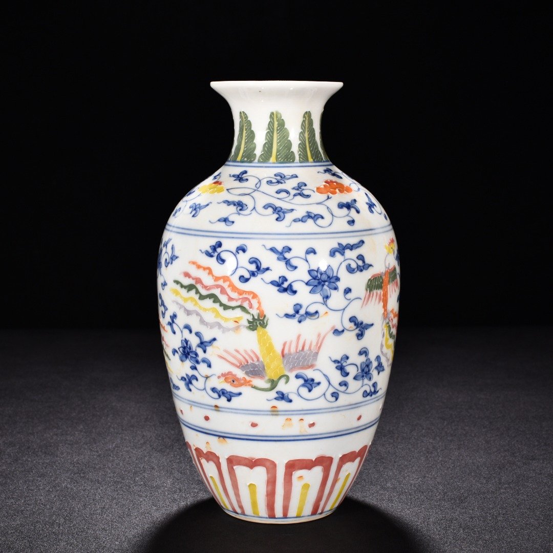 Ming Dynasty Chenghua enamel vase with flowers and phoenix