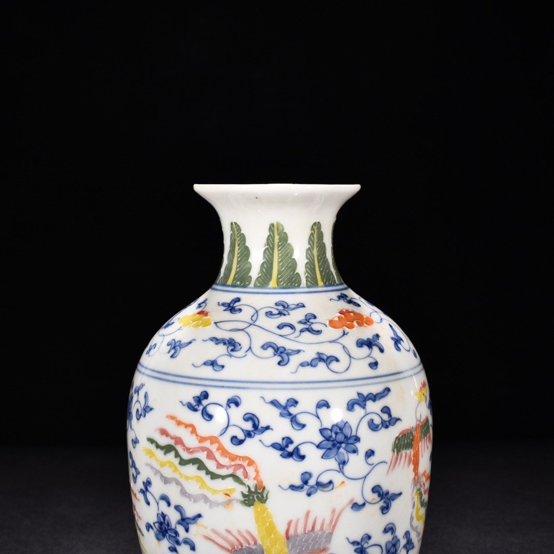 Ming Dynasty Chenghua enamel vase with flowers and phoenix