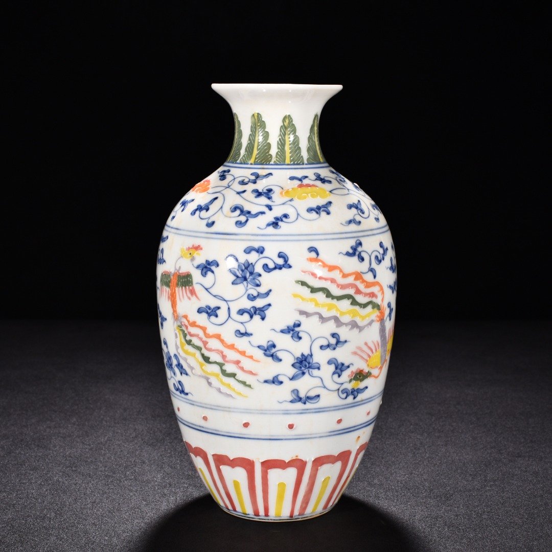 Ming Dynasty Chenghua enamel vase with flowers and phoenix