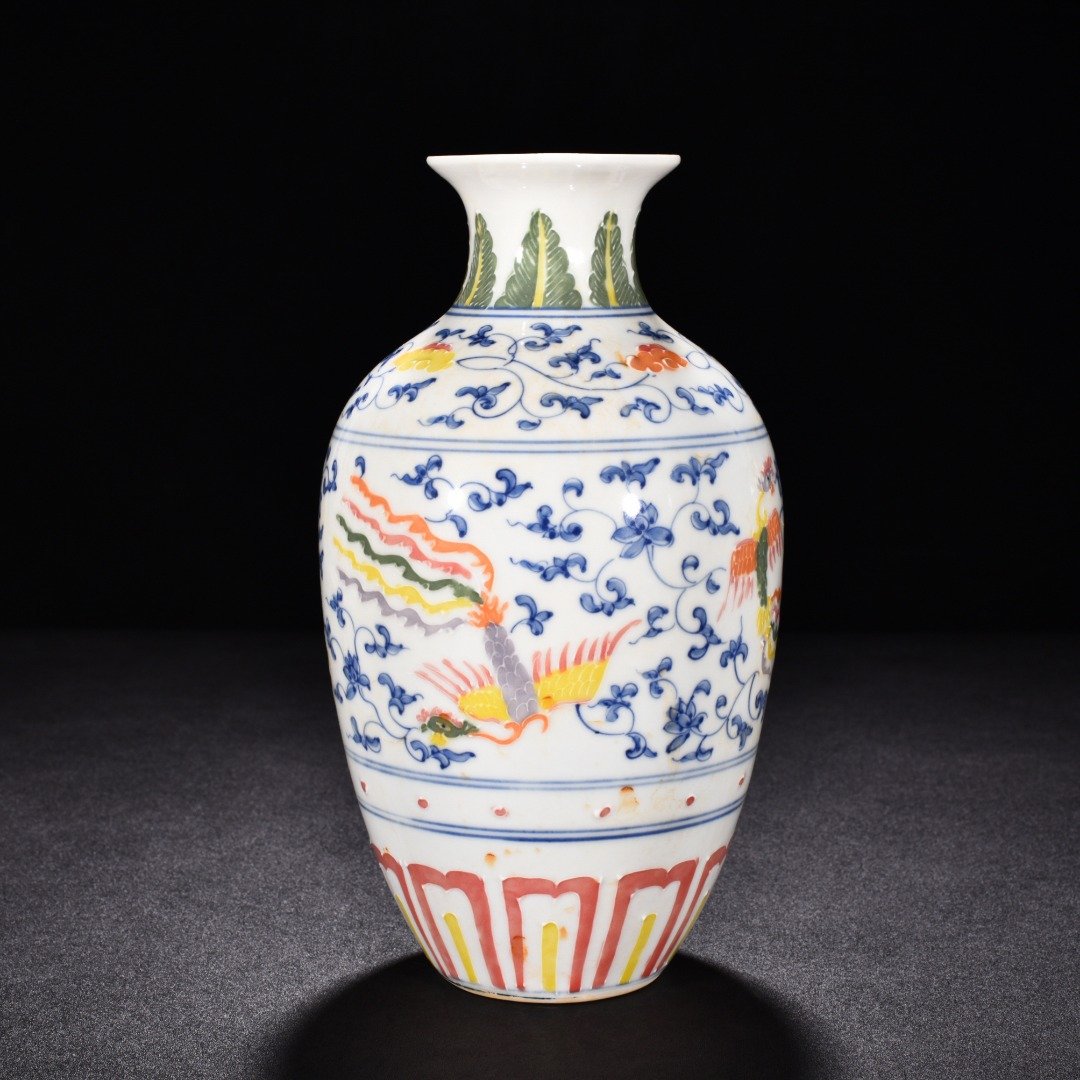 Ming Dynasty Chenghua enamel vase with flowers and phoenix