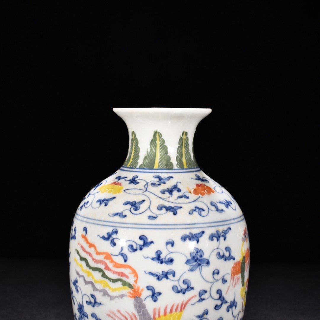 Ming Dynasty Chenghua enamel vase with flowers and phoenix