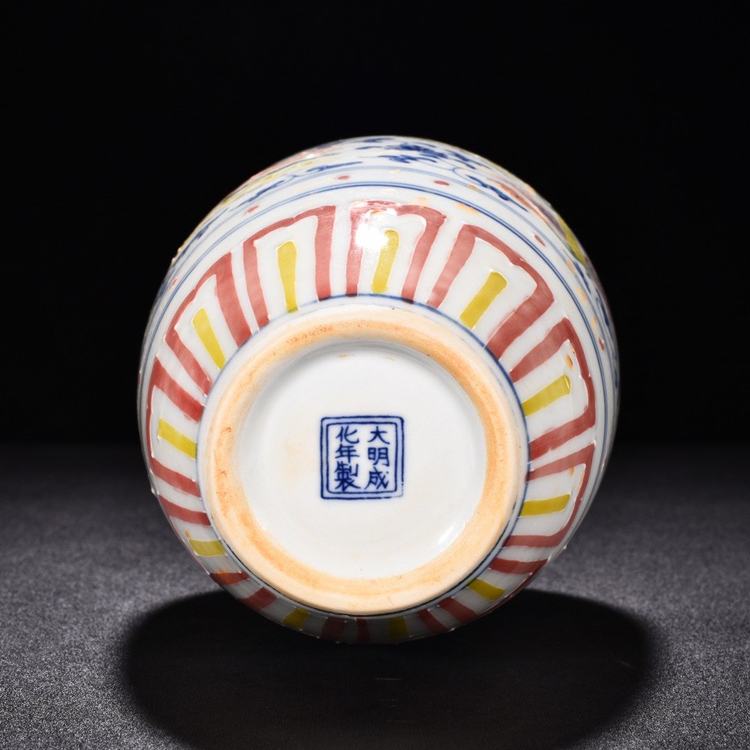Ming Dynasty Chenghua enamel vase with flowers and phoenix