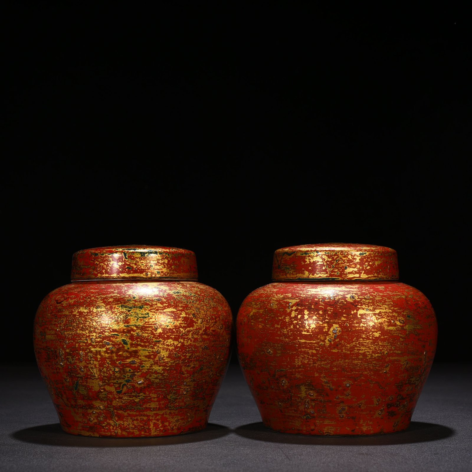 Ming Dynasty Chenghua porcelain body large lacquer mother-of-pearl bronze colorful Tianzi jar