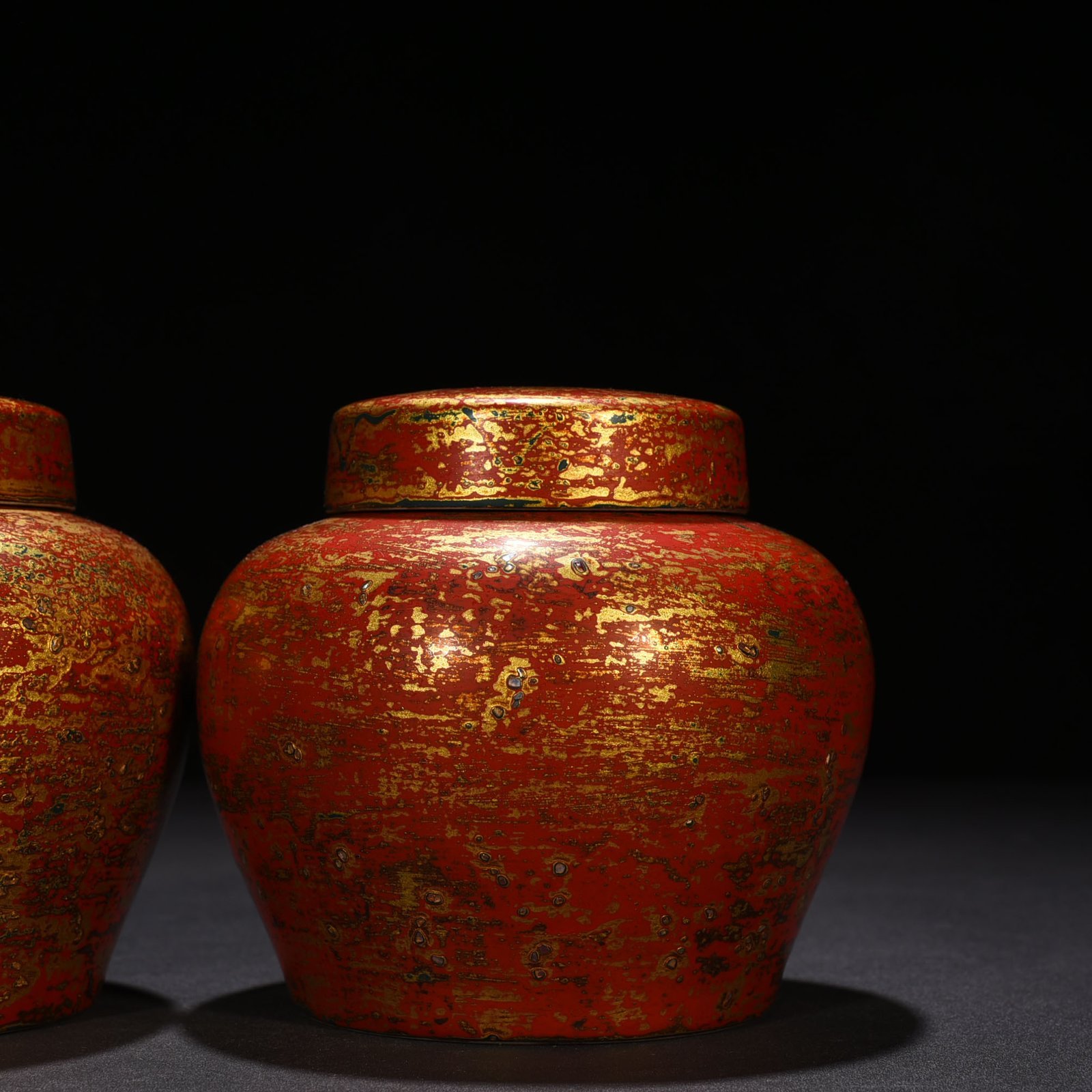 Ming Dynasty Chenghua porcelain body large lacquer mother-of-pearl bronze colorful Tianzi jar
