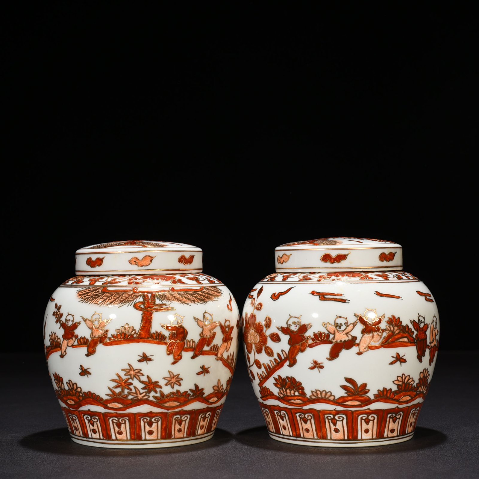 Ming Dynasty Chenghua Iron-red and Gold-painted Children Play Jar