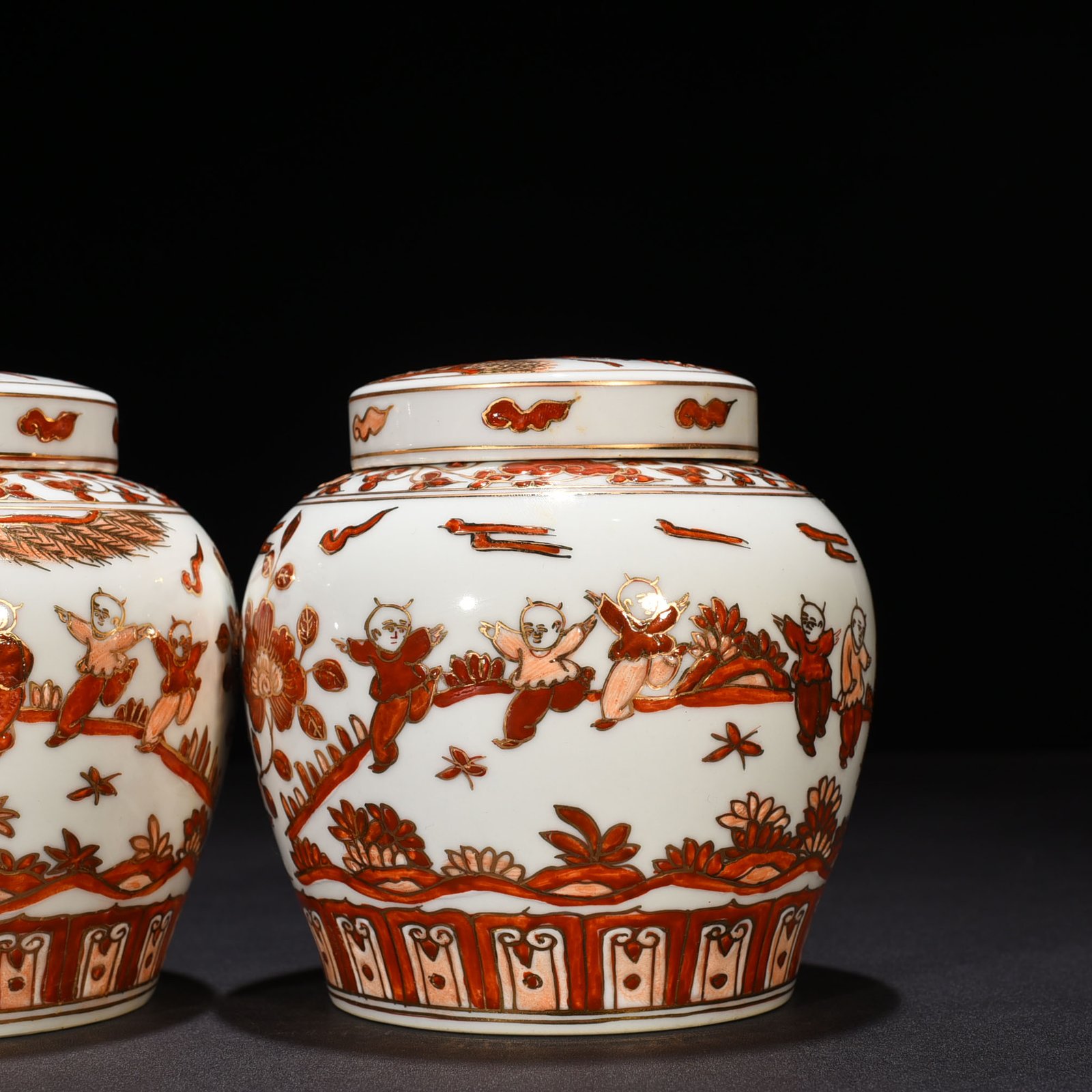 Ming Dynasty Chenghua Iron-red and Gold-painted Children Play Jar