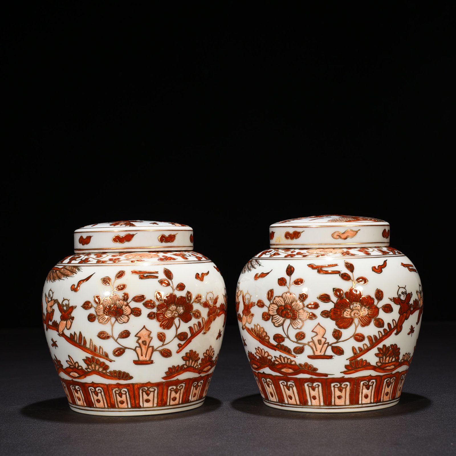 Ming Dynasty Chenghua Iron-red and Gold-painted Children Play Jar