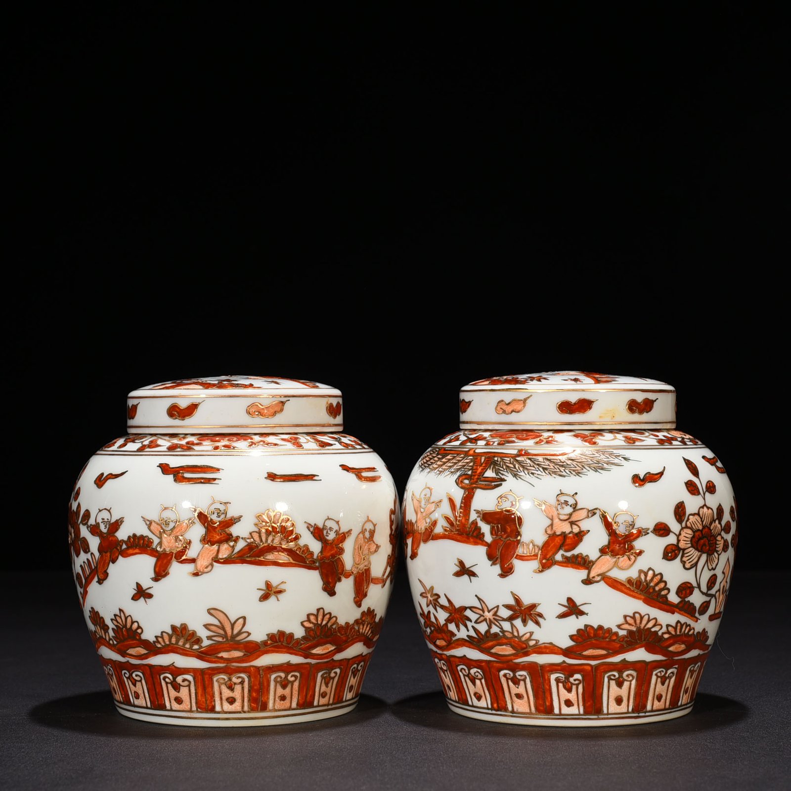 Ming Dynasty Chenghua Iron-red and Gold-painted Children Play Jar
