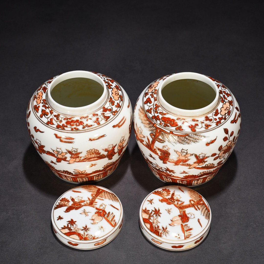 Ming Dynasty Chenghua Iron-red and Gold-painted Children Play Jar