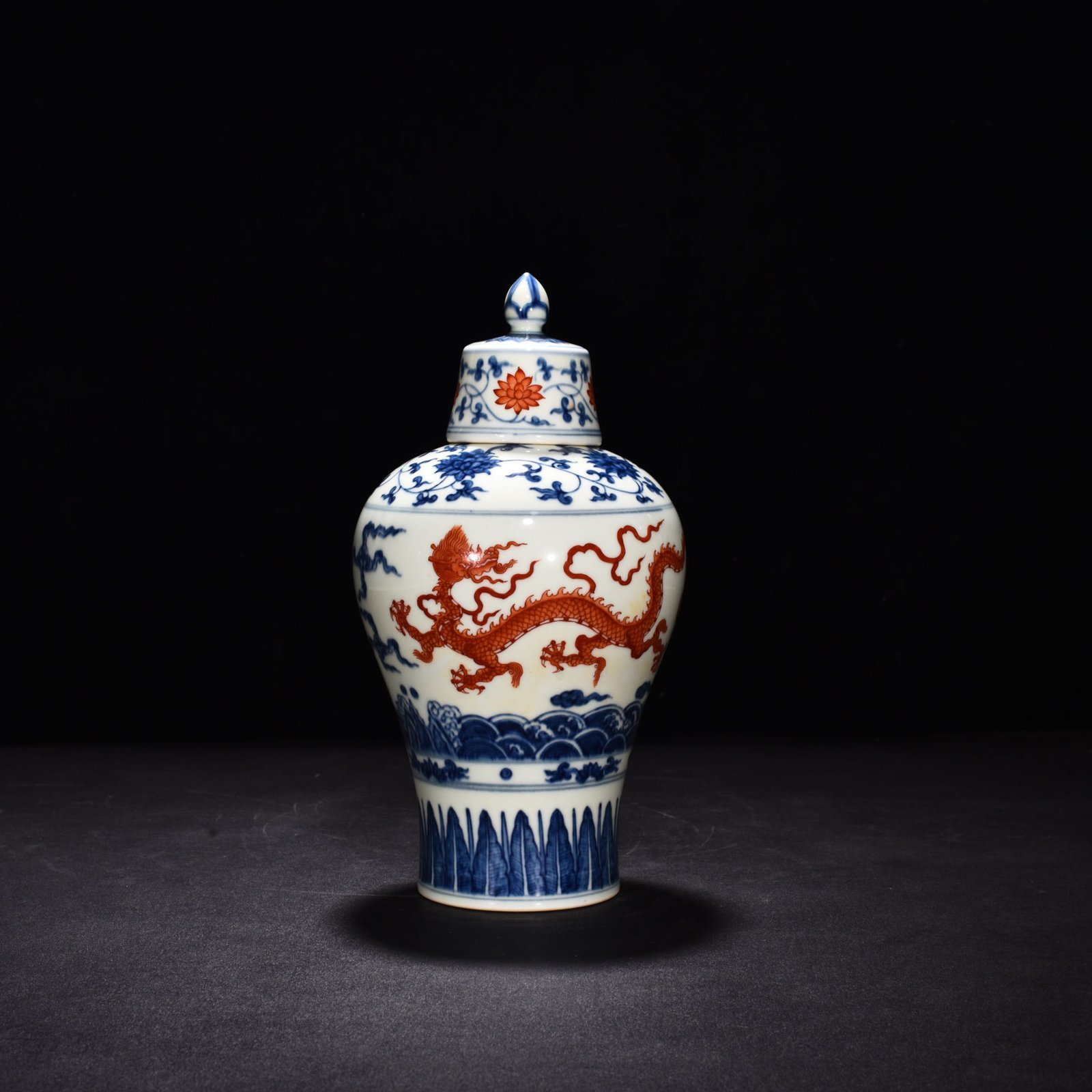 Ming Dynasty Chenghua alum red blue and white seawater dragon plum vase