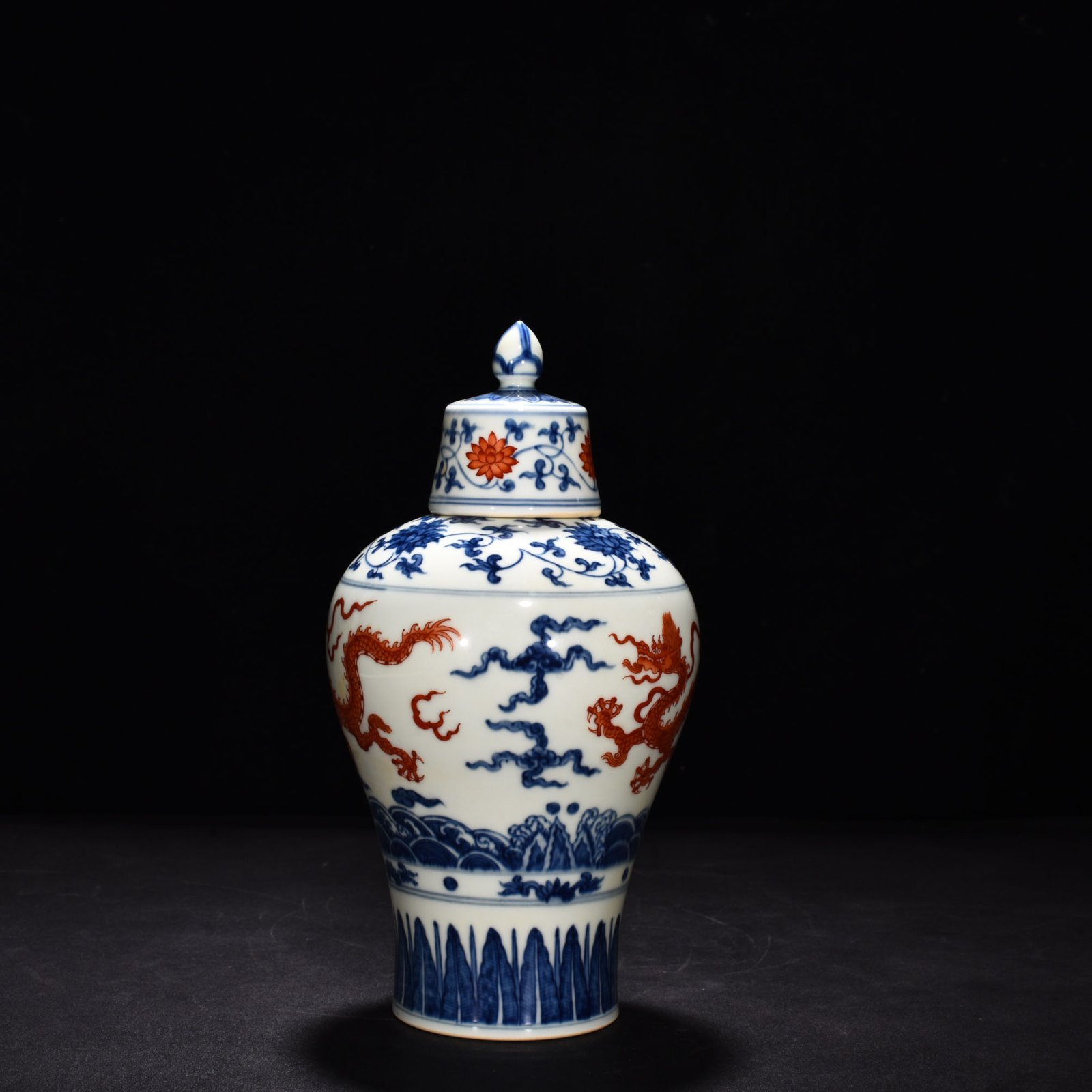 Ming Dynasty Chenghua alum red blue and white seawater dragon plum vase