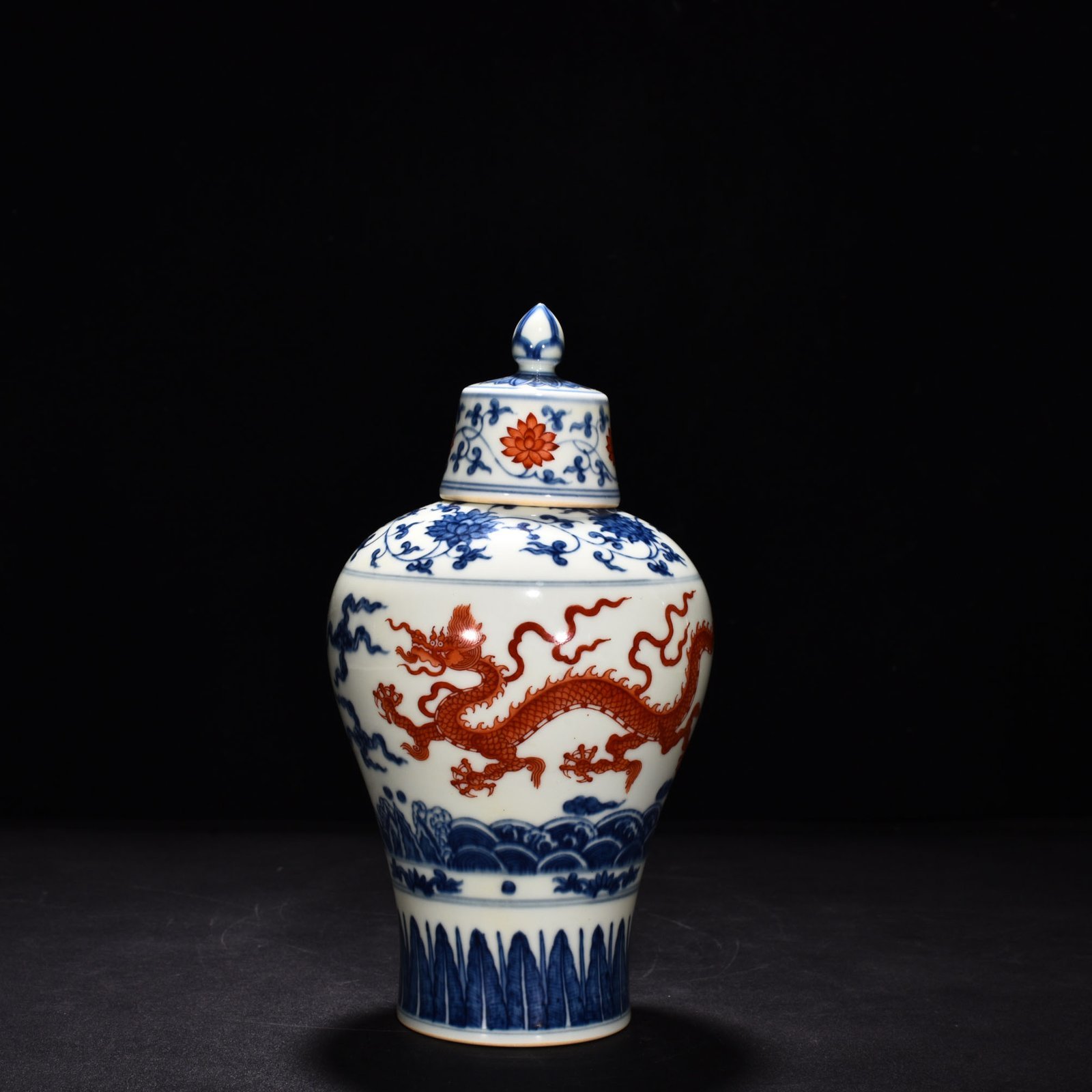 Ming Dynasty Chenghua alum red blue and white seawater dragon plum vase