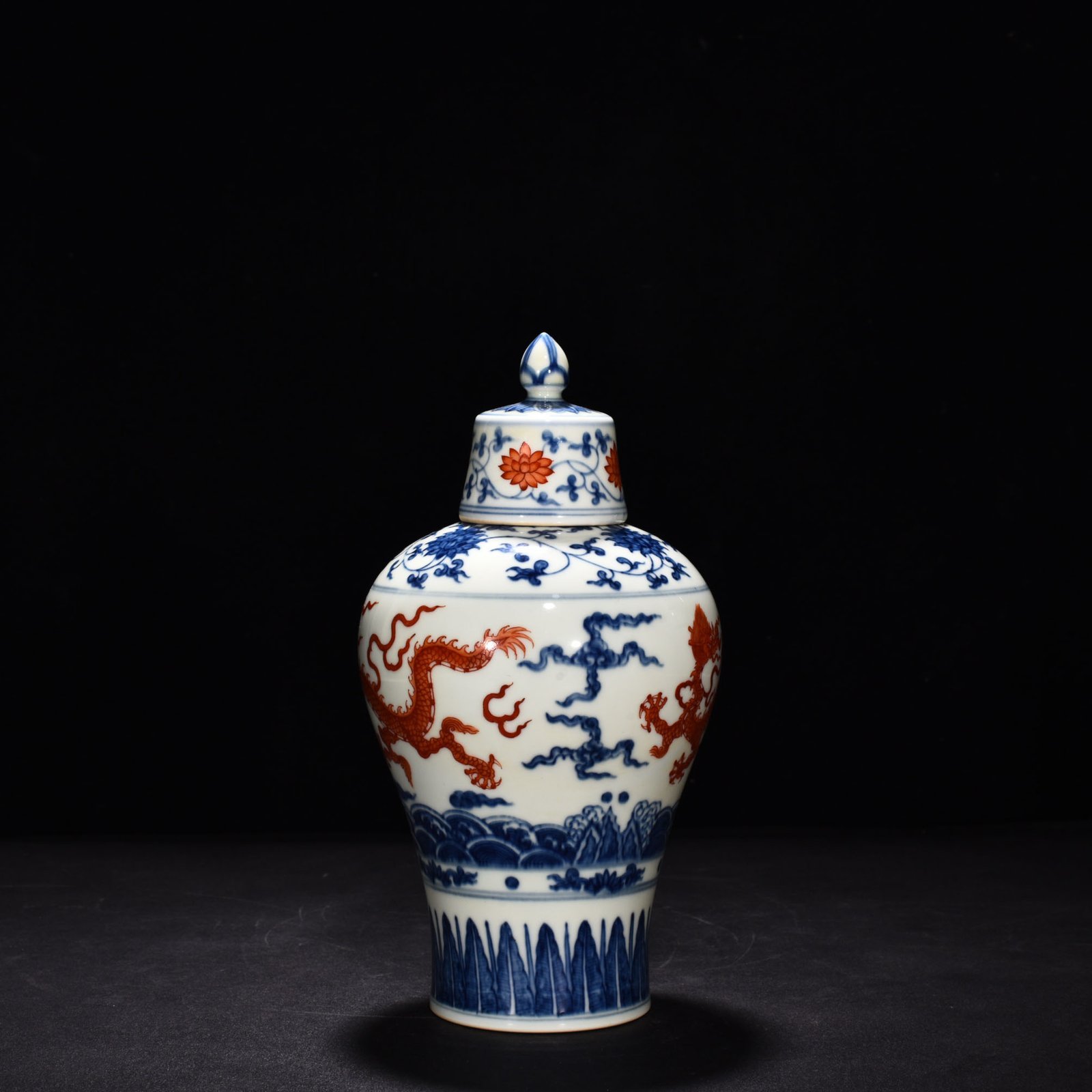 Ming Dynasty Chenghua alum red blue and white seawater dragon plum vase