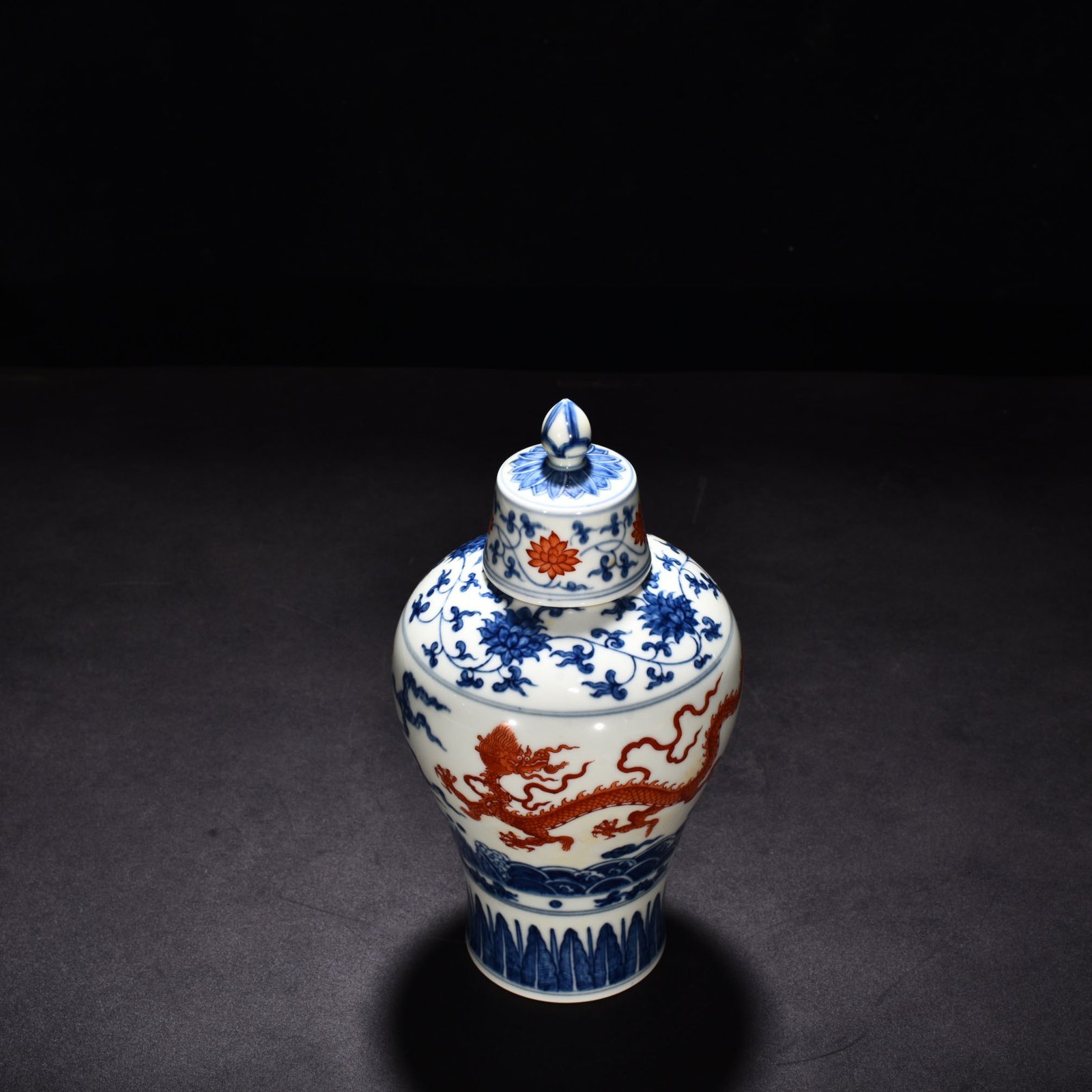 Ming Dynasty Chenghua alum red blue and white seawater dragon plum vase