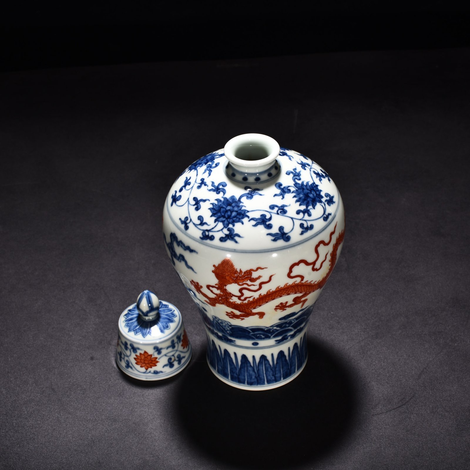 Ming Dynasty Chenghua alum red blue and white seawater dragon plum vase