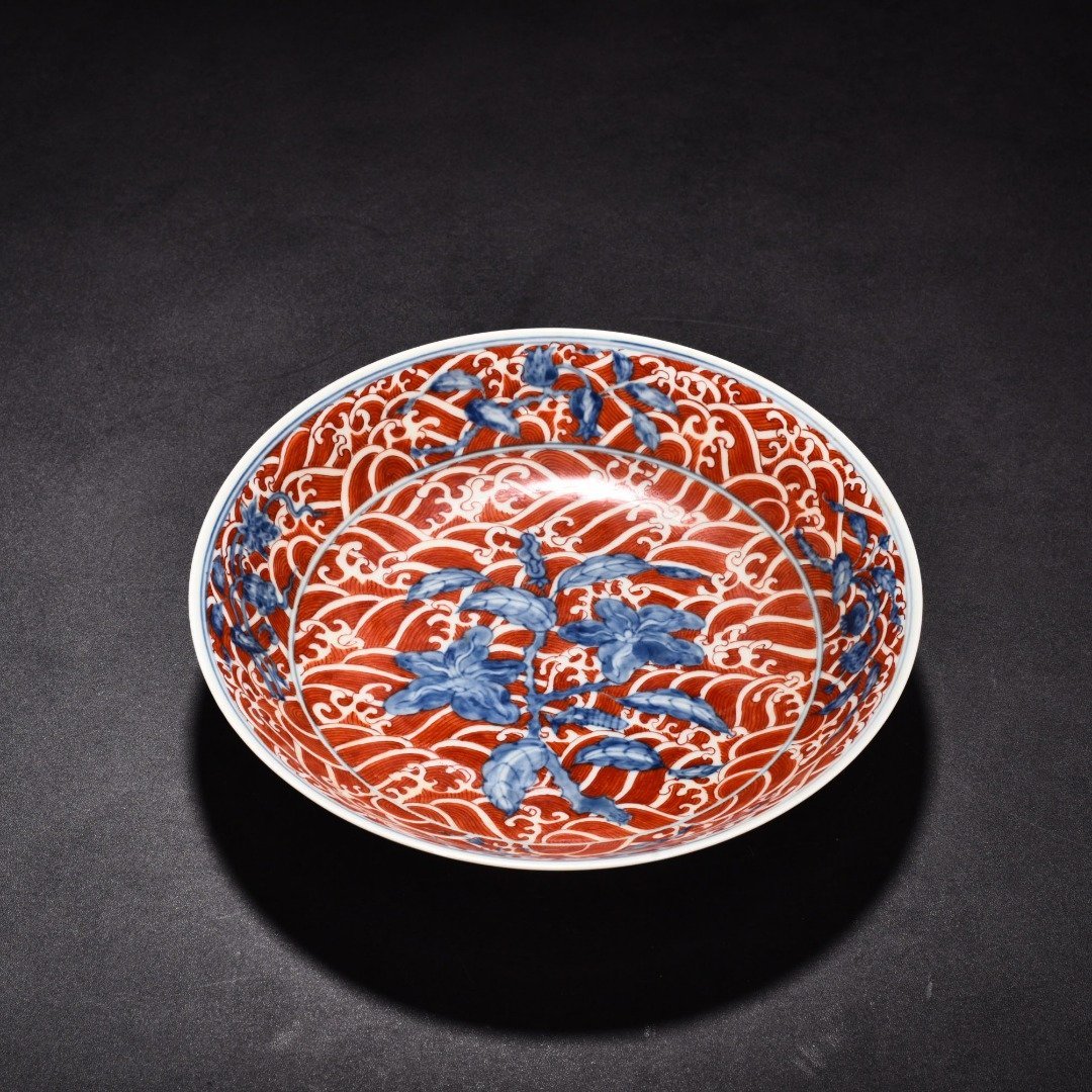 Ming Dynasty Chenghua alum red blue and white flower plate