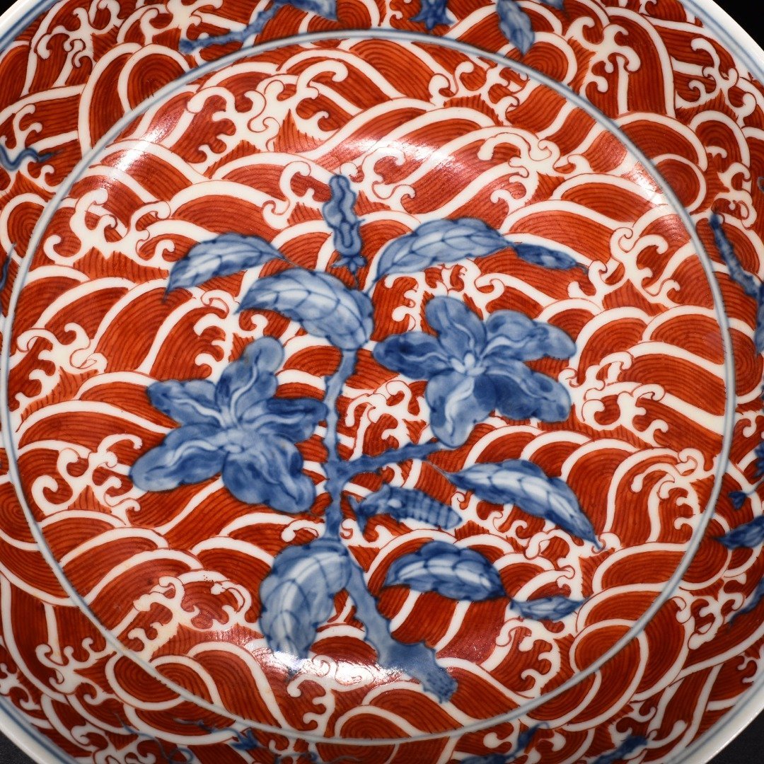 Ming Dynasty Chenghua alum red blue and white flower plate