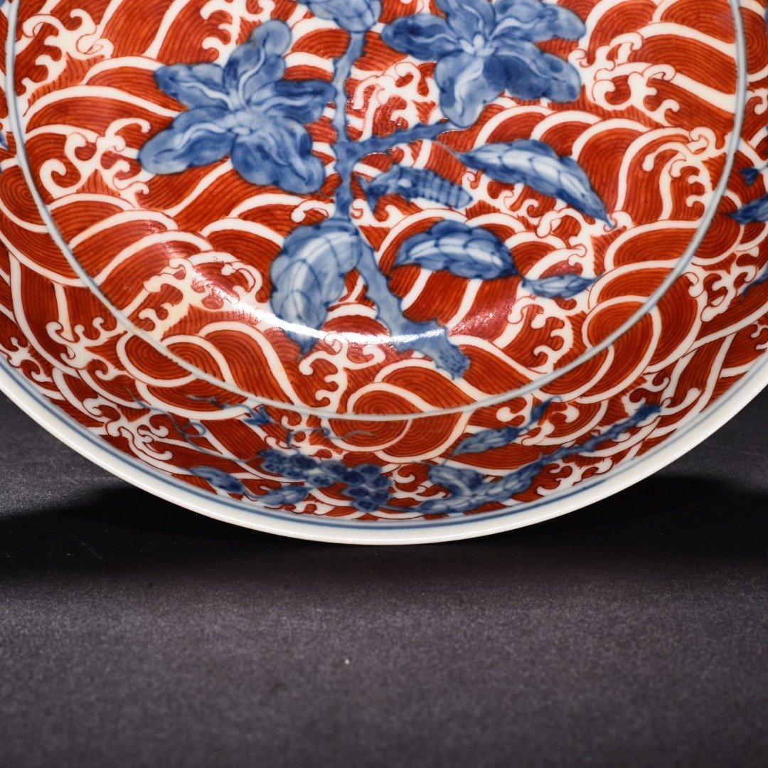 Ming Dynasty Chenghua alum red blue and white flower plate
