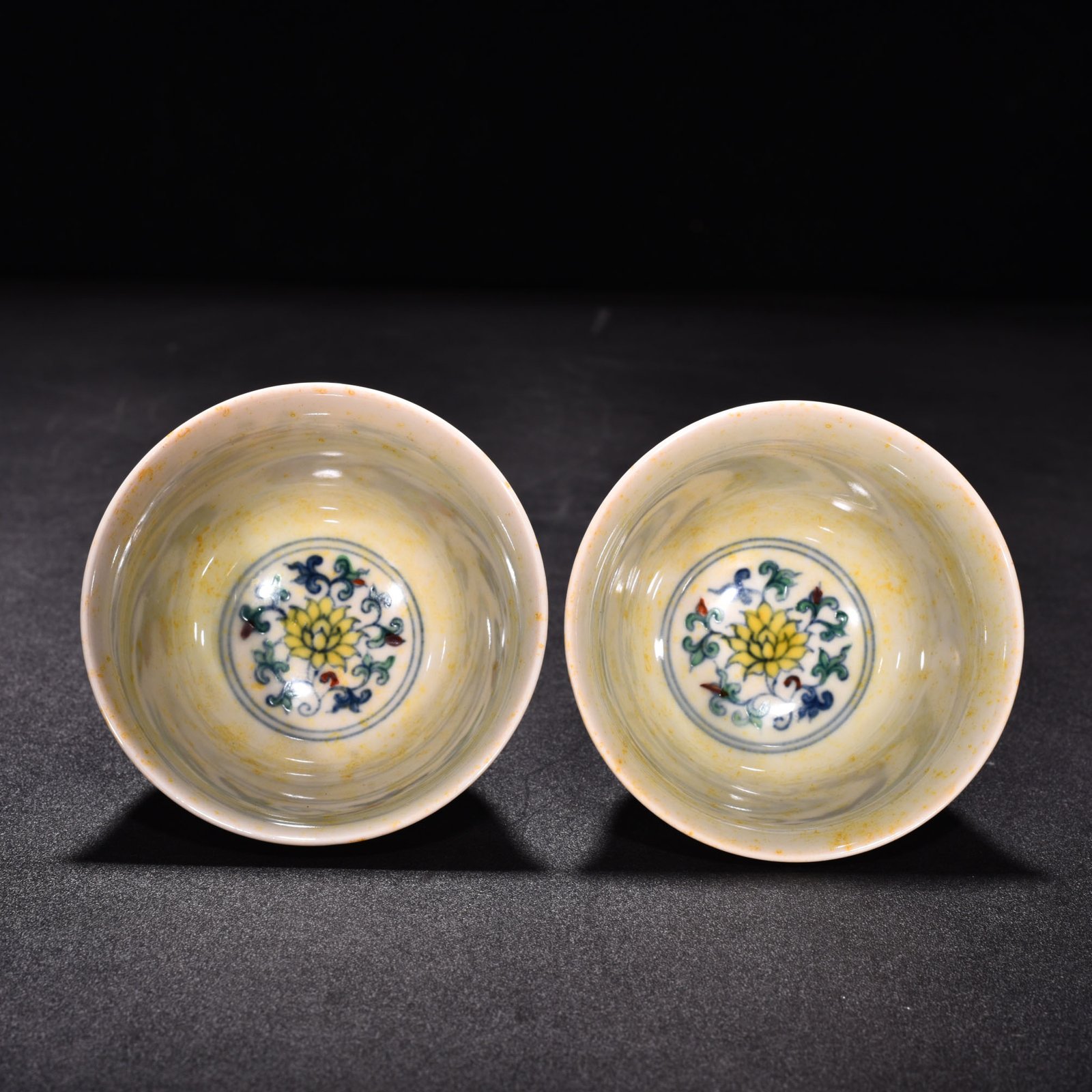 Ming Dynasty Chenghua red body cup with colorful purple clouds and dragon