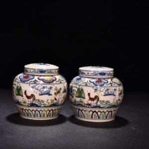 Ming Dynasty Chenghua  red-tied colorful family portrait chicken lid jar