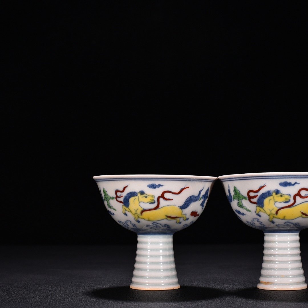 Ming Dynasty Chenghua red-tied bucket-colored purple pegasus goblet