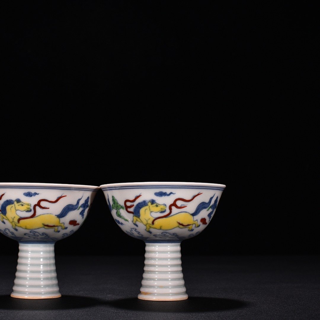 Ming Dynasty Chenghua red-tied bucket-colored purple pegasus goblet