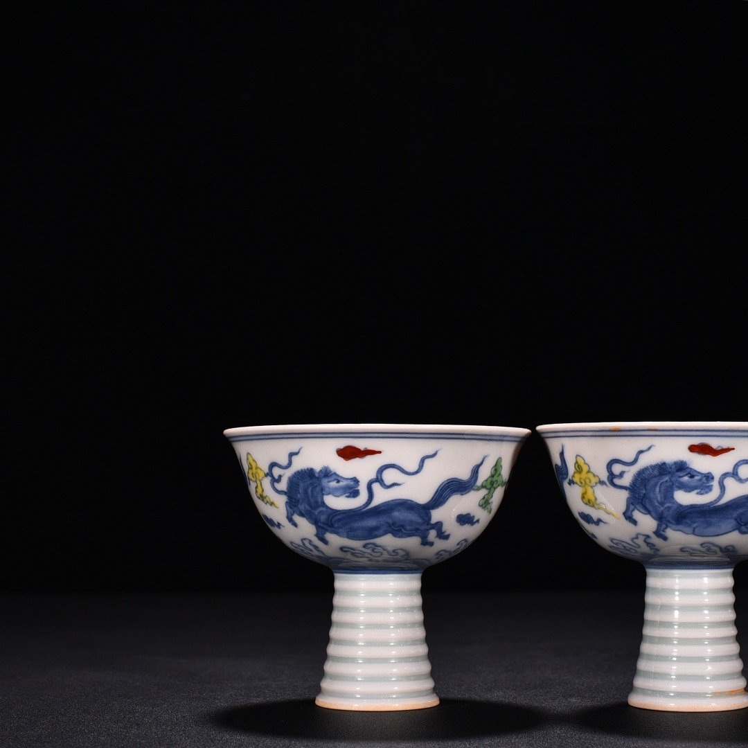 Ming Dynasty Chenghua red-tied bucket-colored purple pegasus goblet