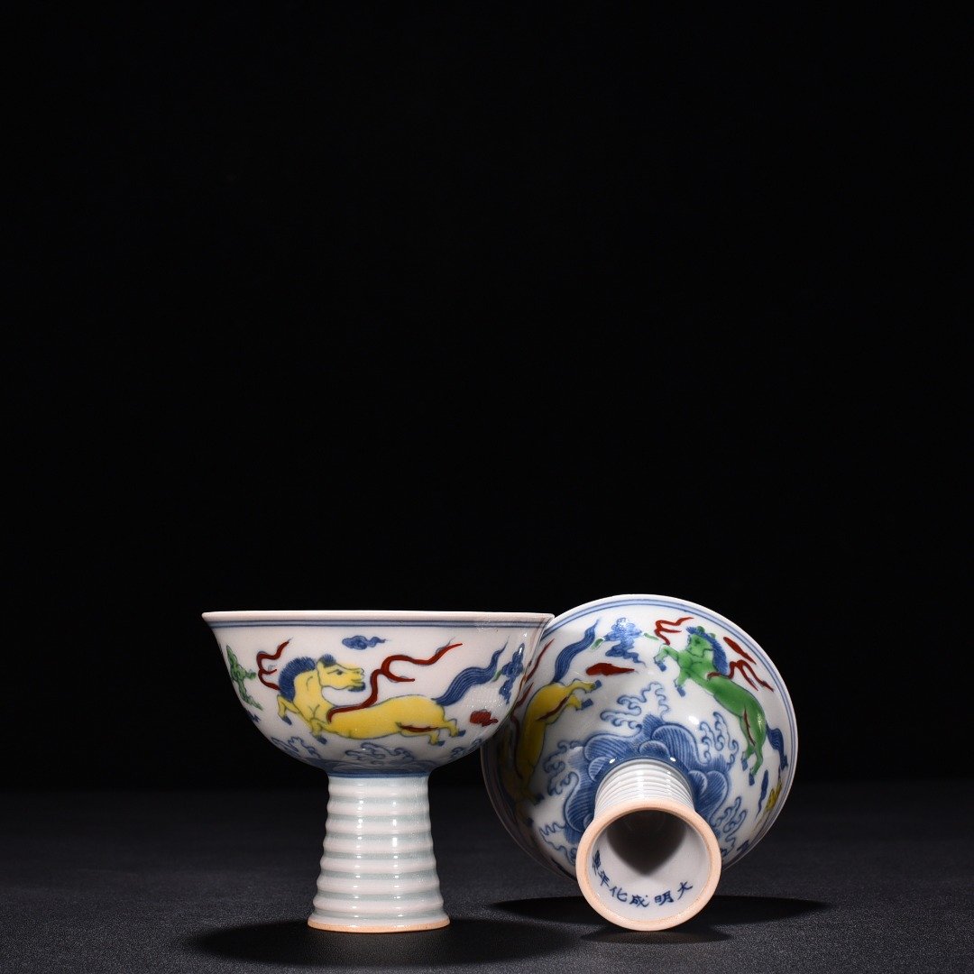 Ming Dynasty Chenghua red-tied bucket-colored purple pegasus goblet