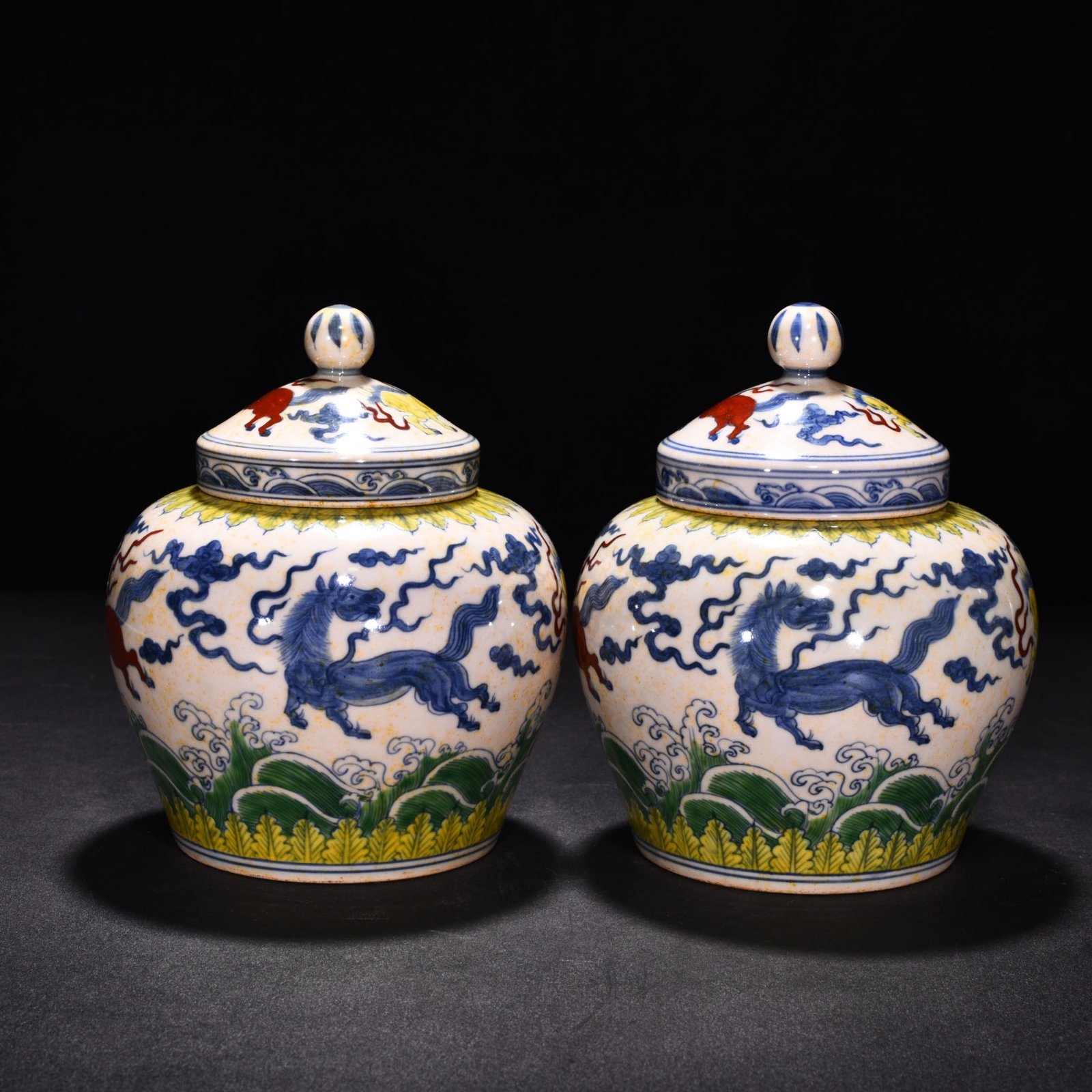 Ming Dynasty Chenghua red-tied bucket-colored purple Pegasus Tianzi jar