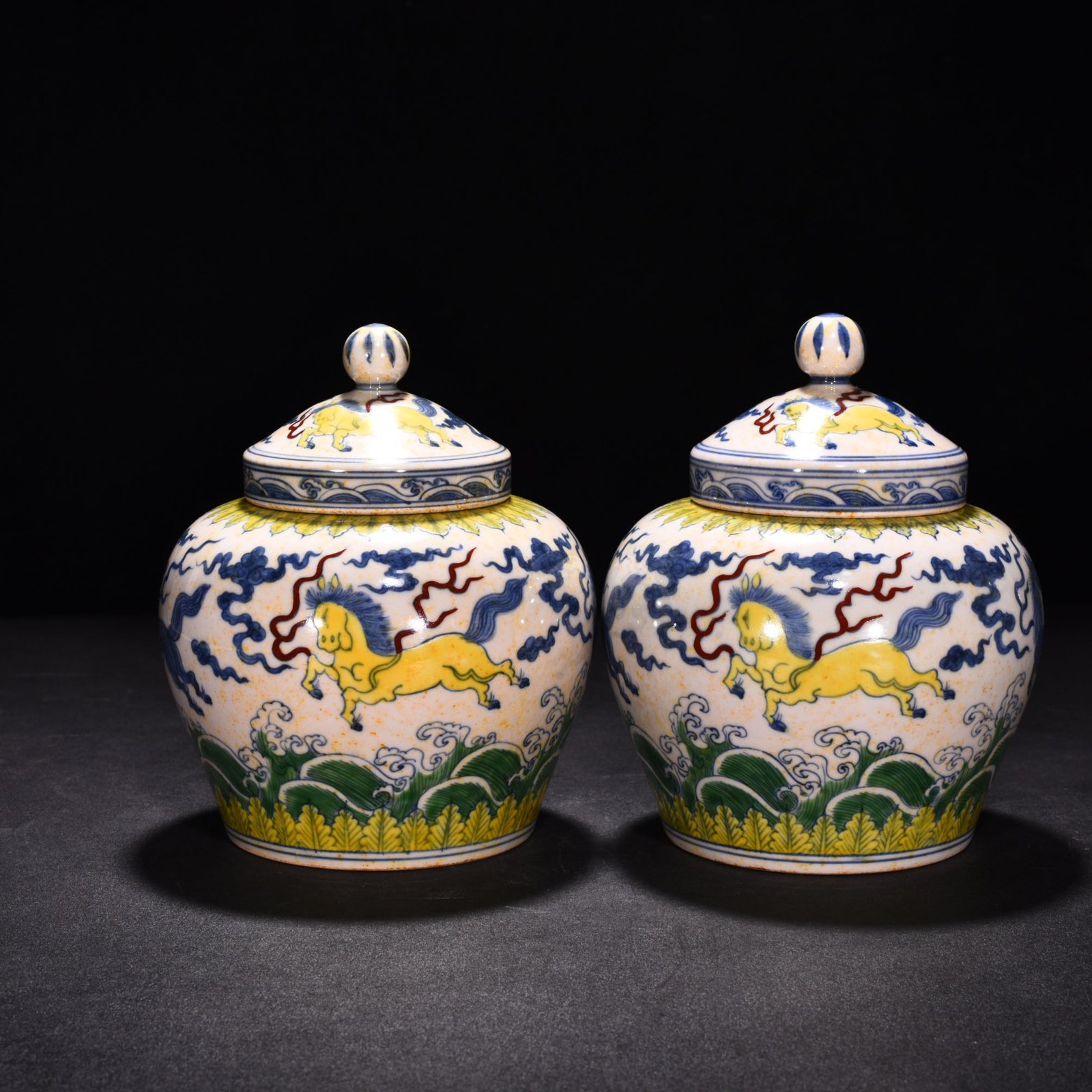Ming Dynasty Chenghua red-tied bucket-colored purple Pegasus Tianzi jar