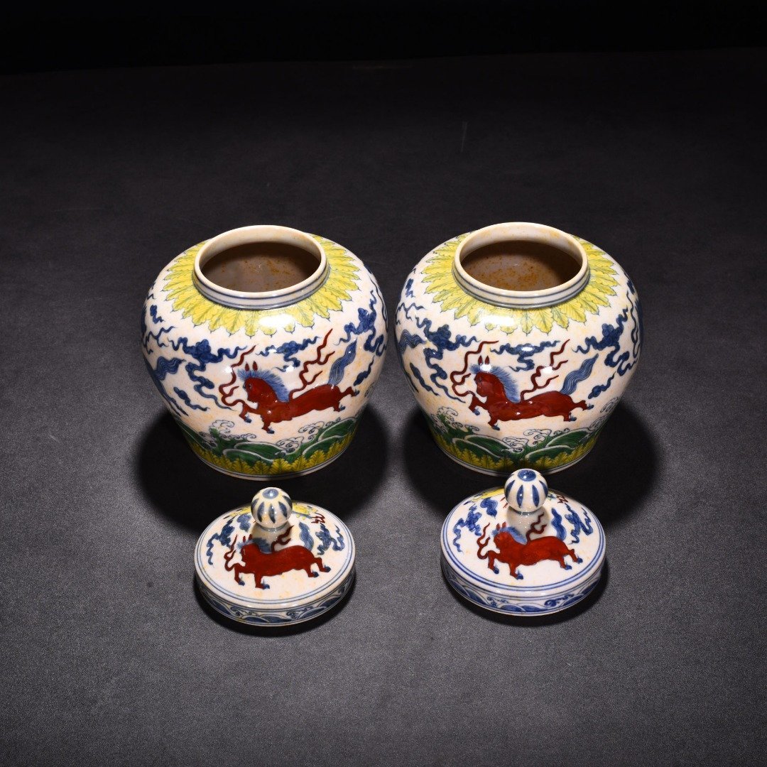 Ming Dynasty Chenghua red-tied bucket-colored purple Pegasus Tianzi jar