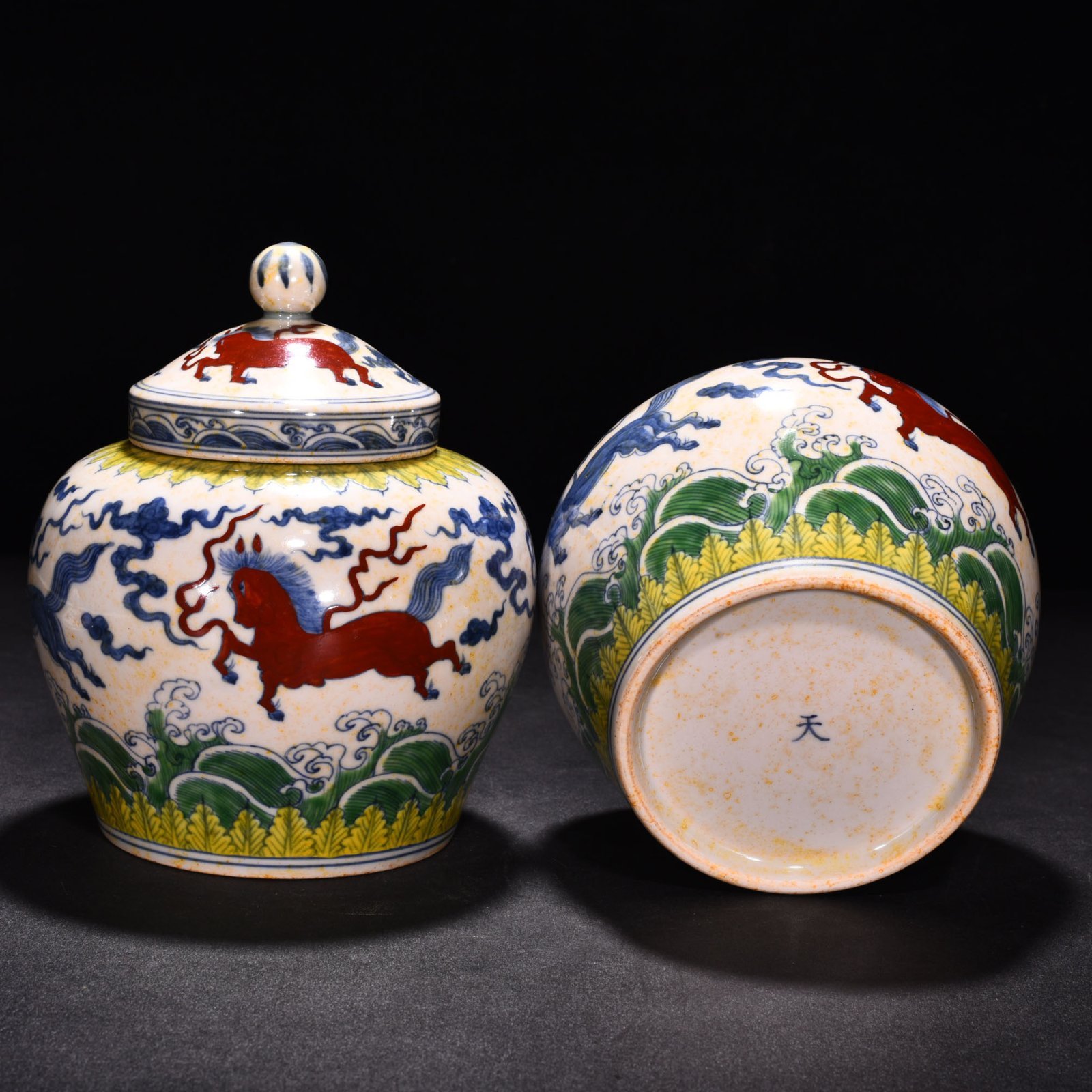 Ming Dynasty Chenghua red-tied bucket-colored purple Pegasus Tianzi jar