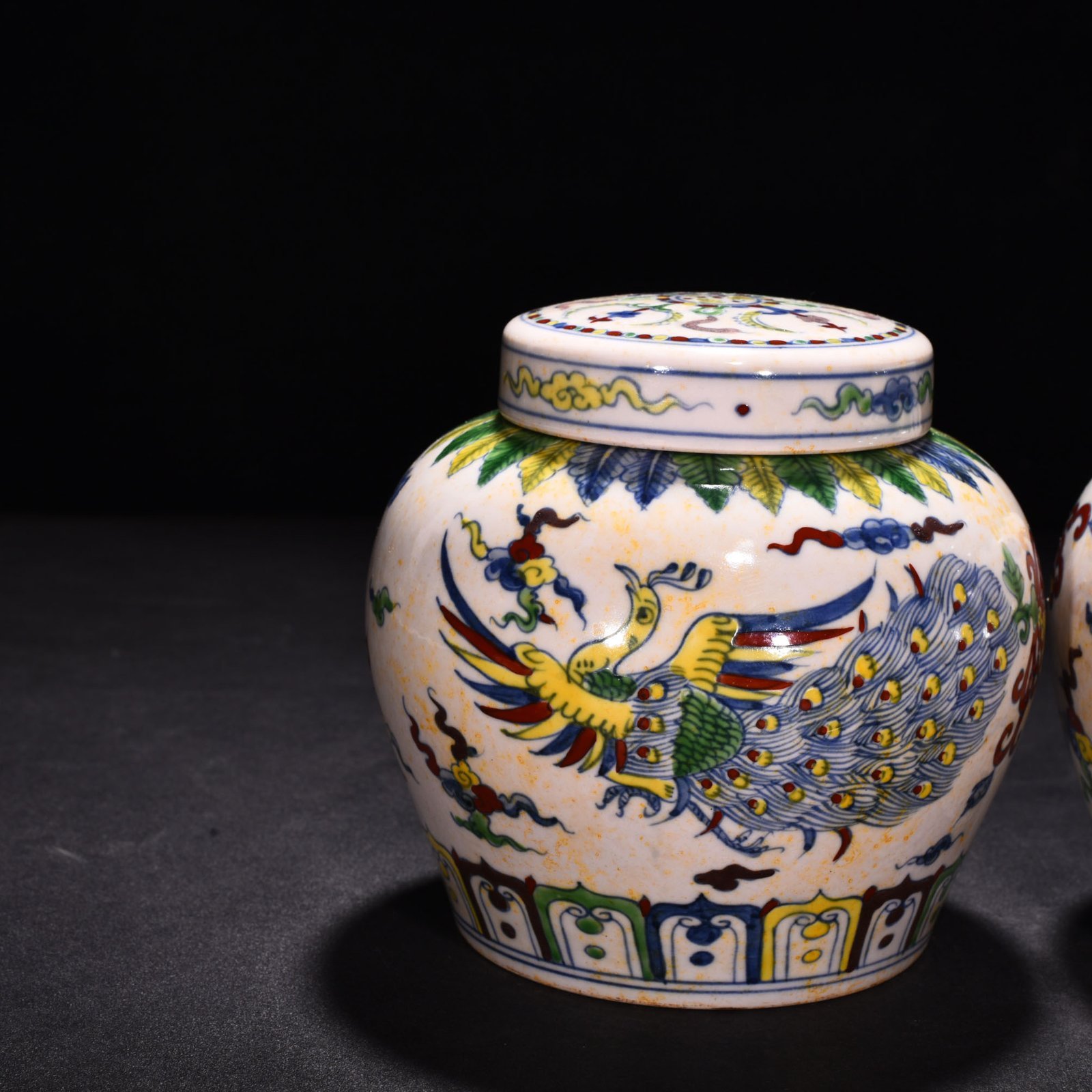 Ming Dynasty Chenghua red-tied bucket-colored purple peacock flower sky-shaped jar