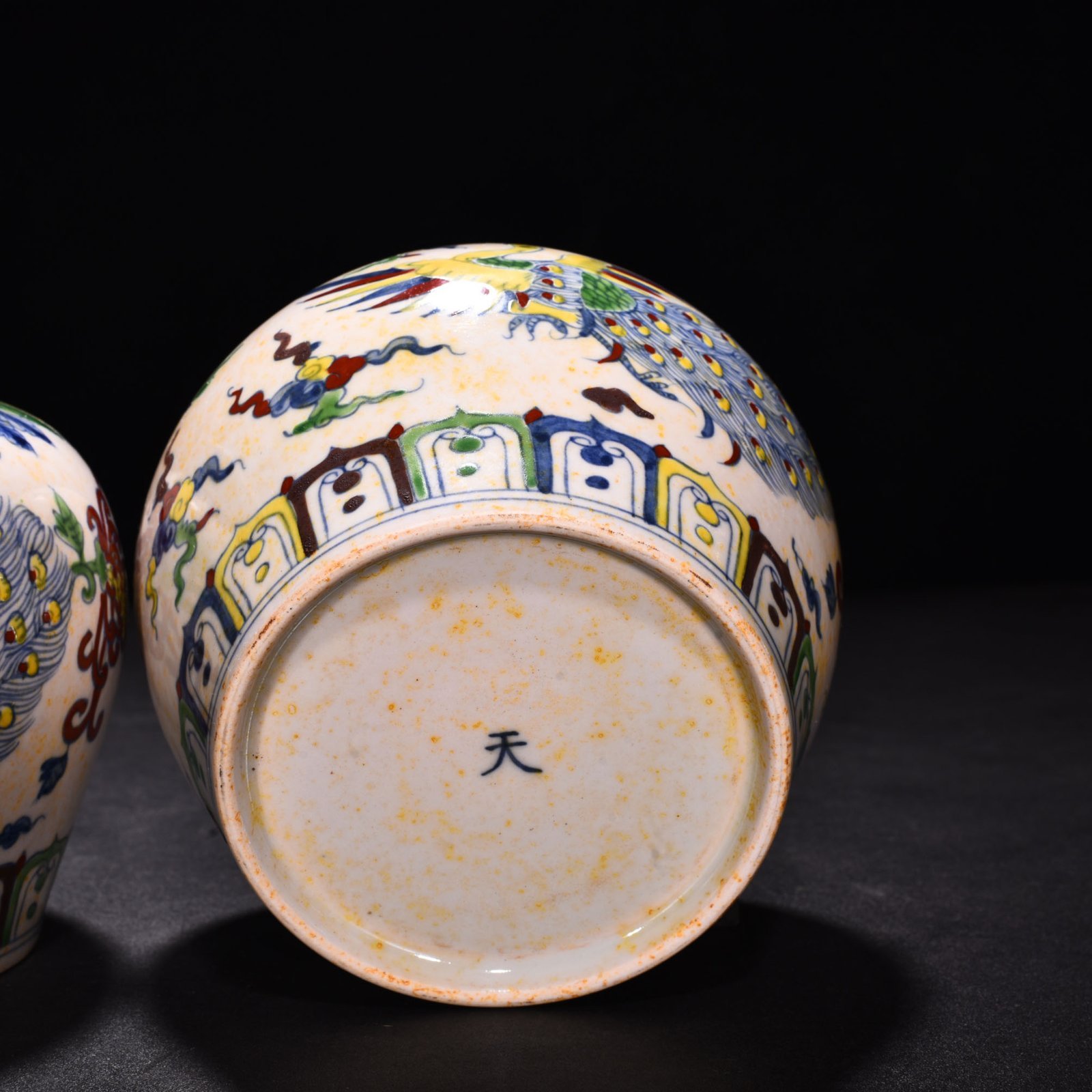 Ming Dynasty Chenghua red-tied bucket-colored purple peacock flower sky-shaped jar