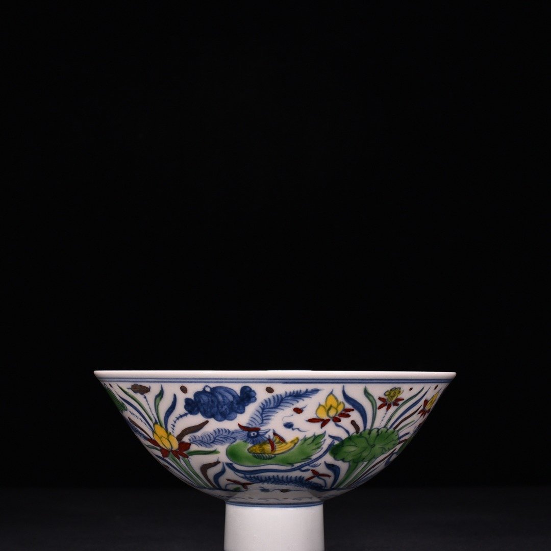 Ming Dynasty Chenghua red-bodied bucket-colored purple lotus pond tall bowl