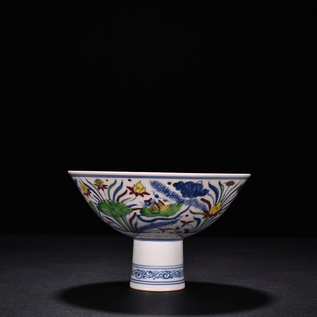 Ming Dynasty Chenghua red-bodied bucket-colored purple lotus pond tall bowl
