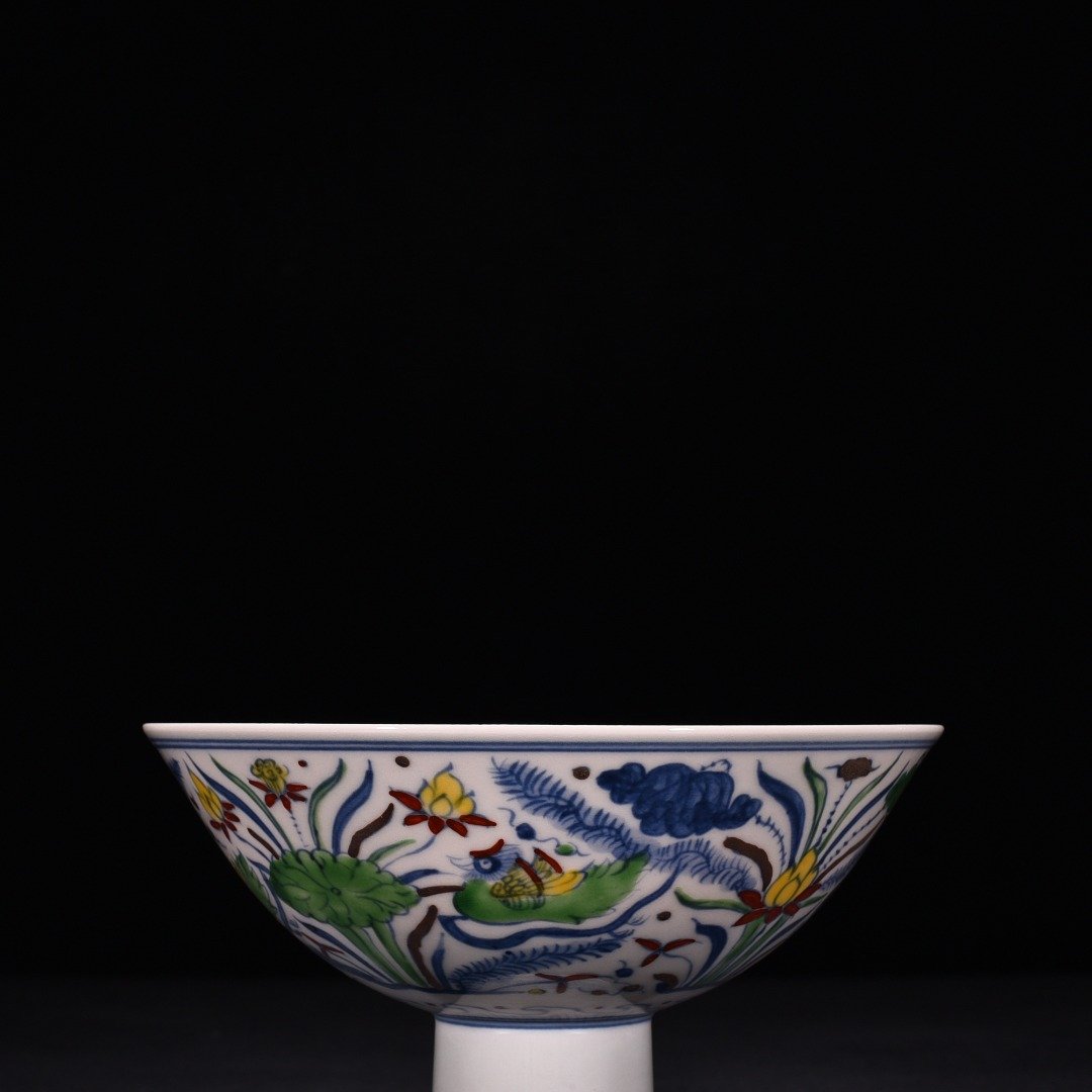 Ming Dynasty Chenghua red-bodied bucket-colored purple lotus pond tall bowl