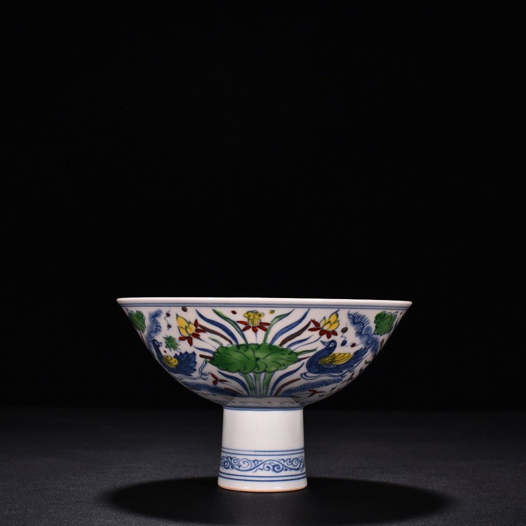 Ming Dynasty Chenghua red-bodied bucket-colored purple lotus pond tall bowl