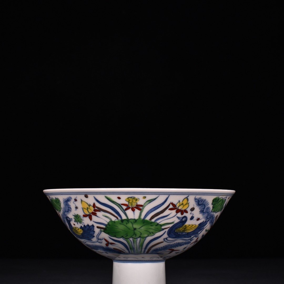 Ming Dynasty Chenghua red-bodied bucket-colored purple lotus pond tall bowl