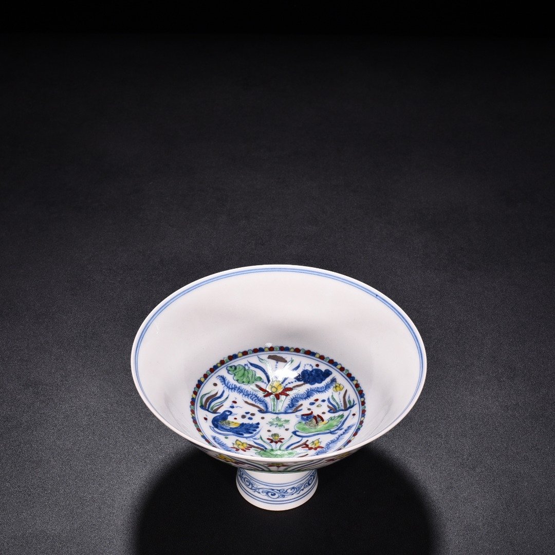 Ming Dynasty Chenghua red-bodied bucket-colored purple lotus pond tall bowl