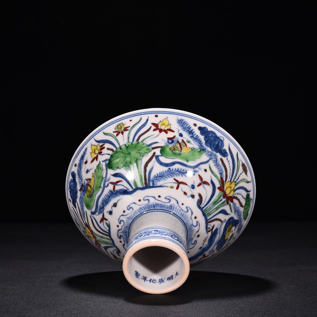 Ming Dynasty Chenghua red-bodied bucket-colored purple lotus pond tall bowl