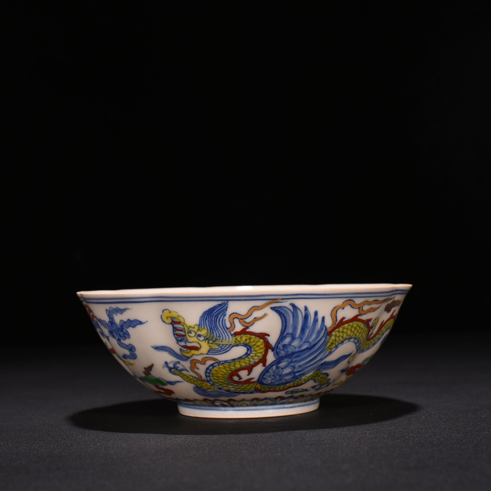 Ming Dynasty Chenghua red body bowl with painted gold pterosaur thin bowl