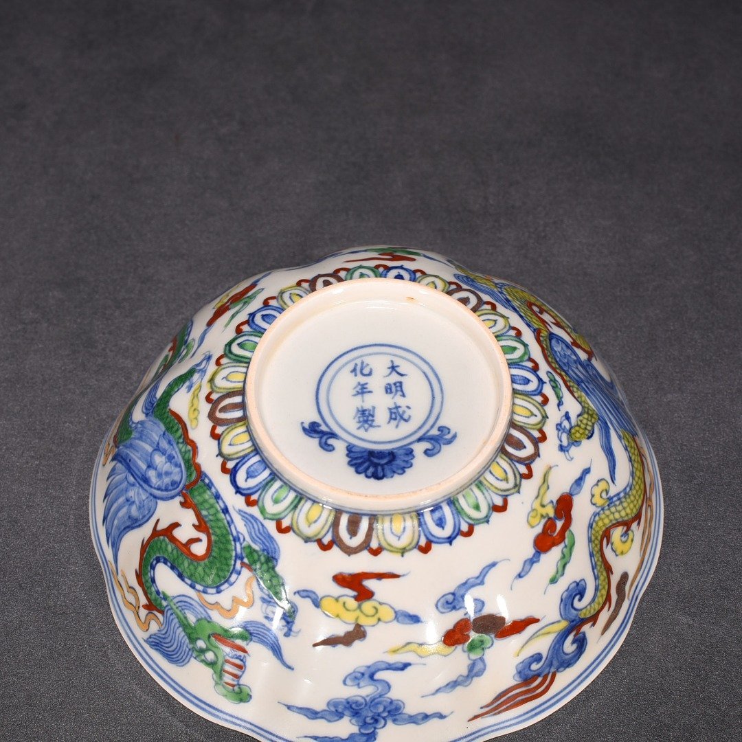 Ming Dynasty Chenghua red body bowl with painted gold pterosaur thin bowl