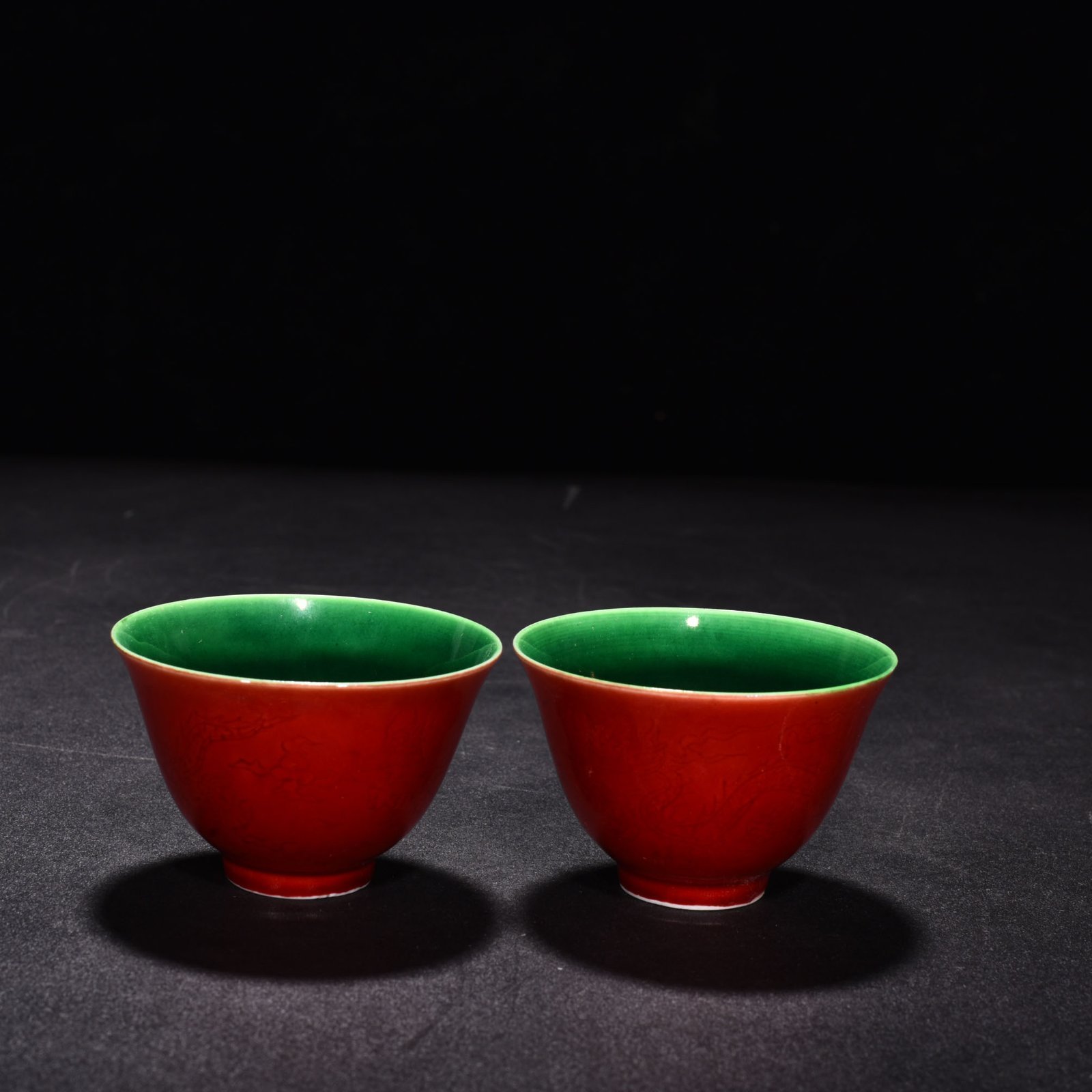 Ming Dynasty Chenghua red glaze engraved with dragon and inner green glaze cup