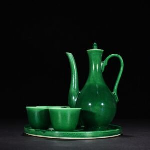 Ming Dynasty Chenghua green glaze engraved dragon pot set pot