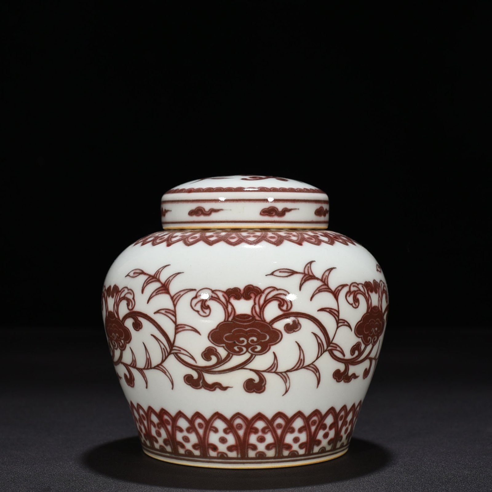 Ming Dynasty Chenghua underglaze red ganoderma Tianzi jar